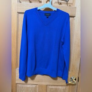 Banana Republic Men's Royal Blue V-neck Sweater - size Large
